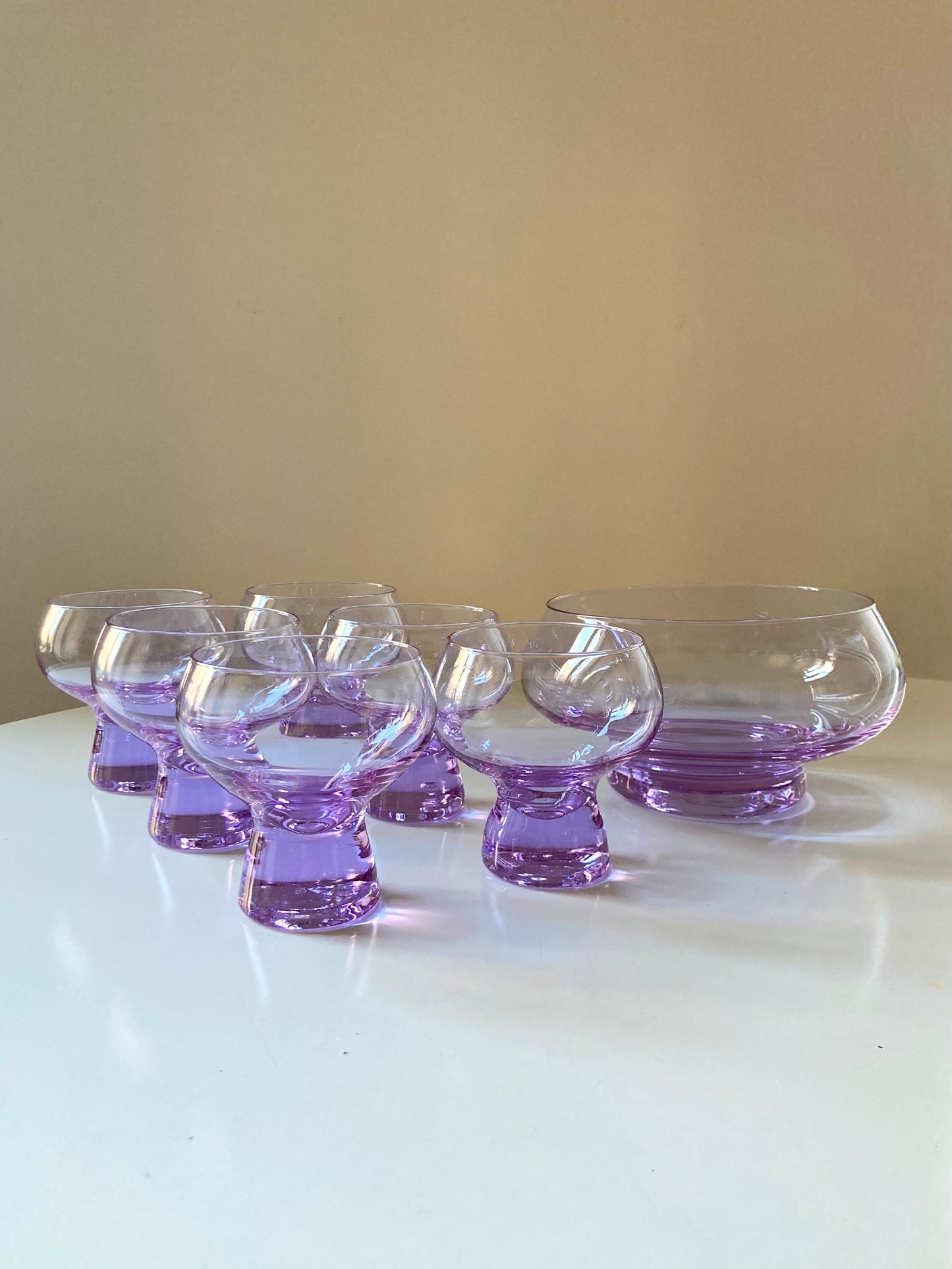 Service of 6 cups and large bowl in purple glass