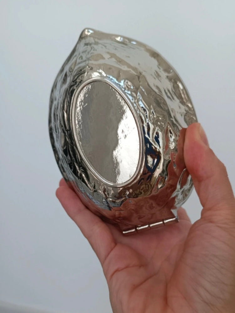 Schiaccianoci vintage in metallo