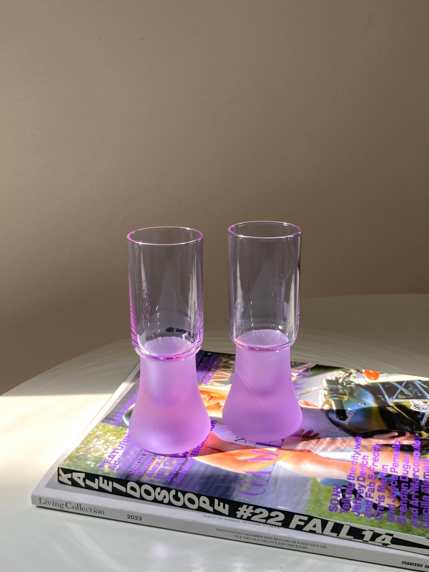 Set of 4 purple glass glasses and jug