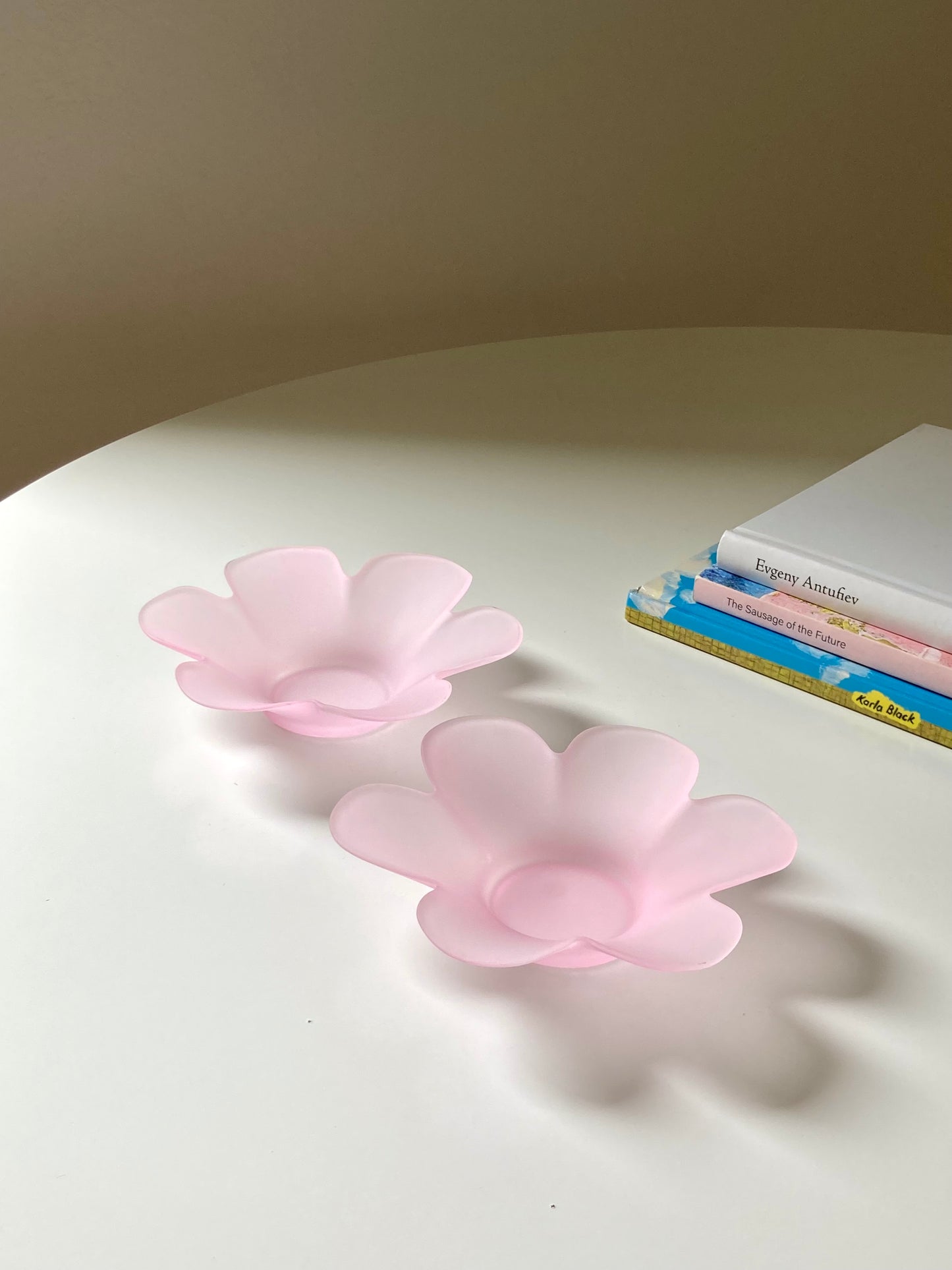 Pink glass flower-shaped bowls