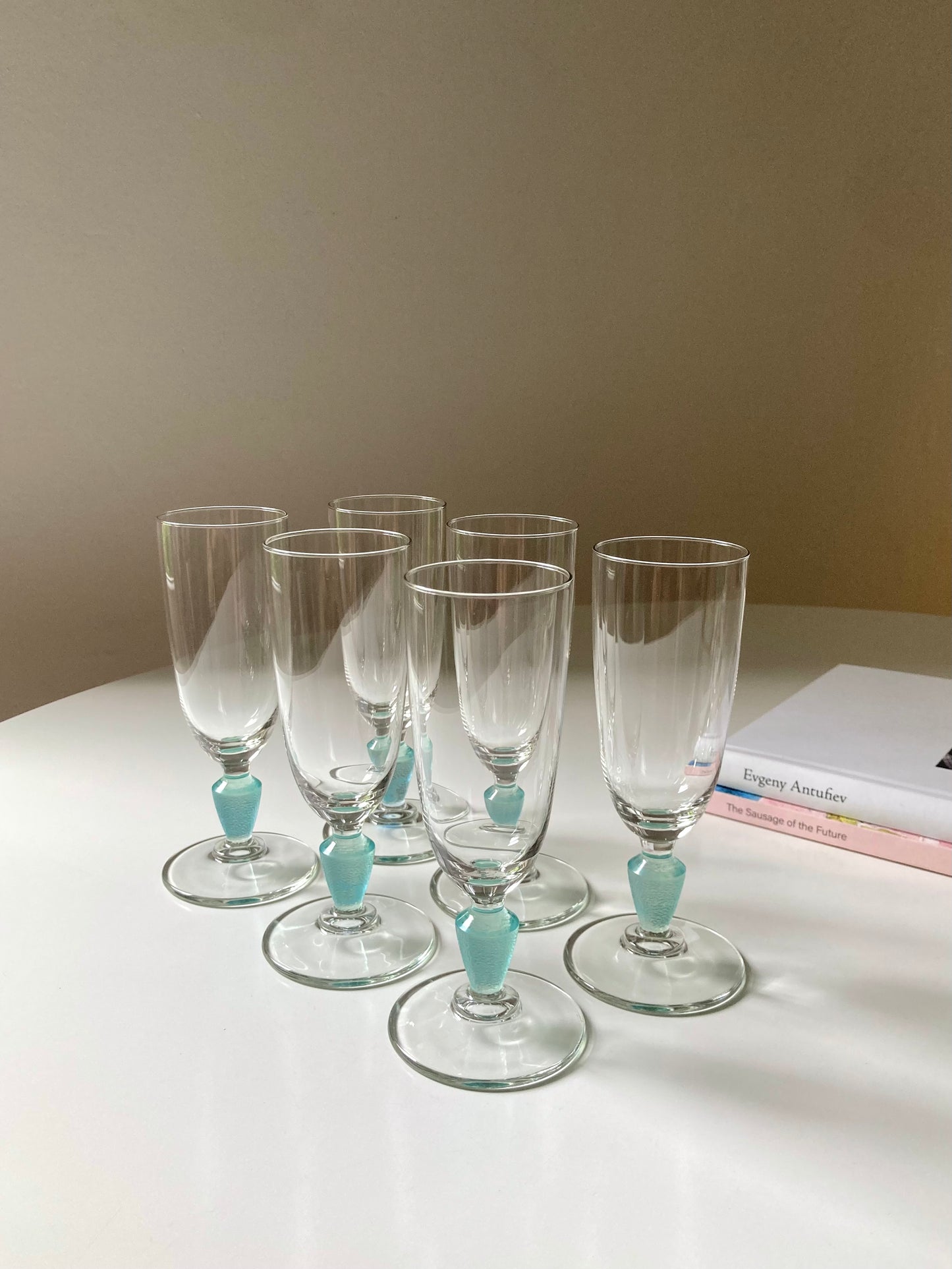 Set of 6 flutes with blue stem