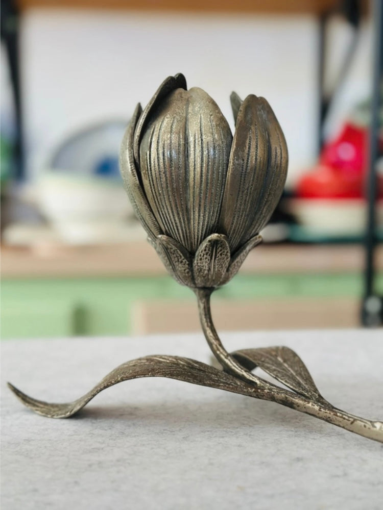 Posacenere in ottone con petali estraibili