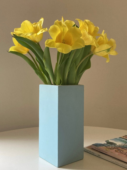 Vaso minimale azzurro in cemento