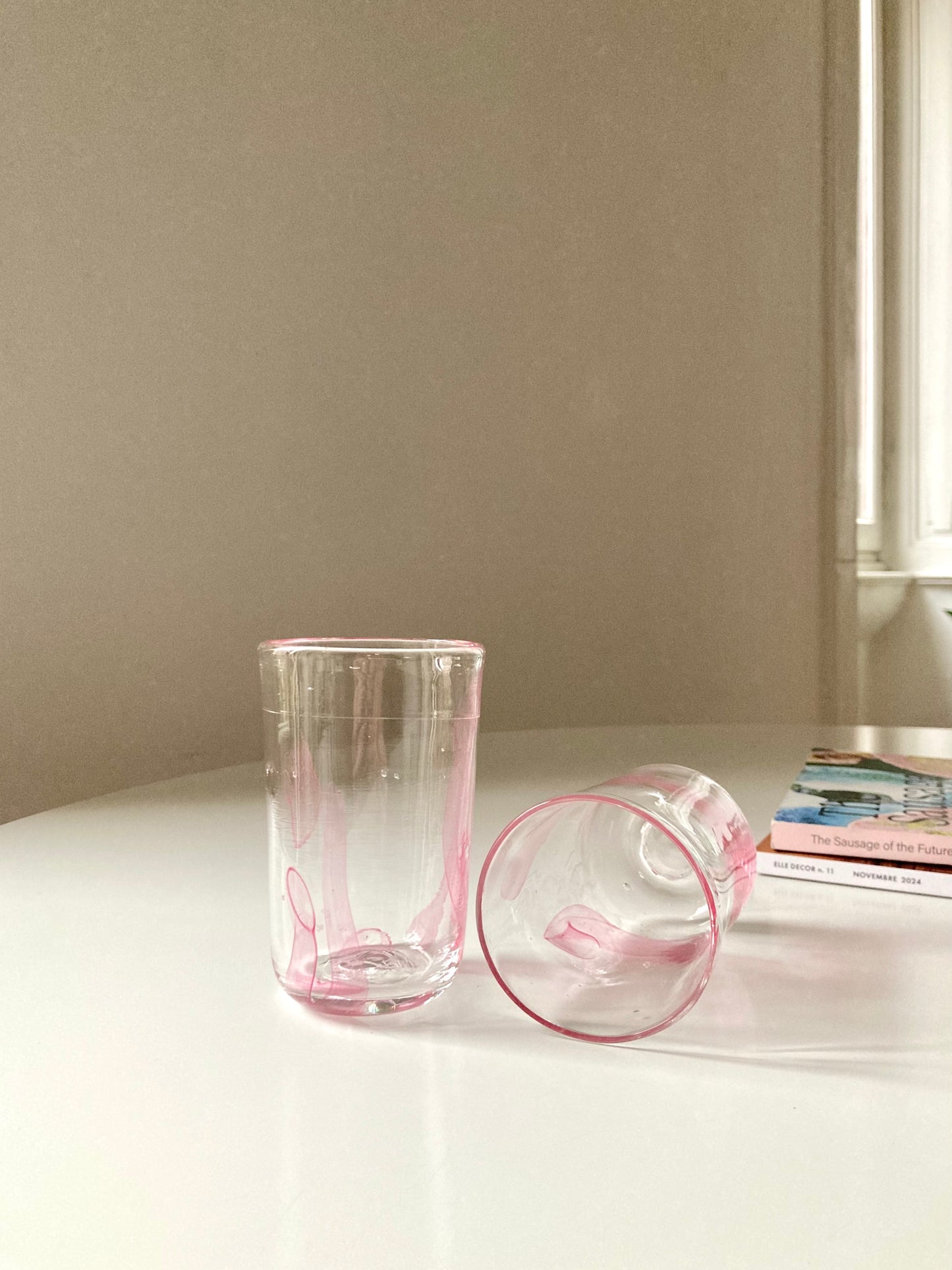 Set di goti veneziani con linee rosa trasparenti