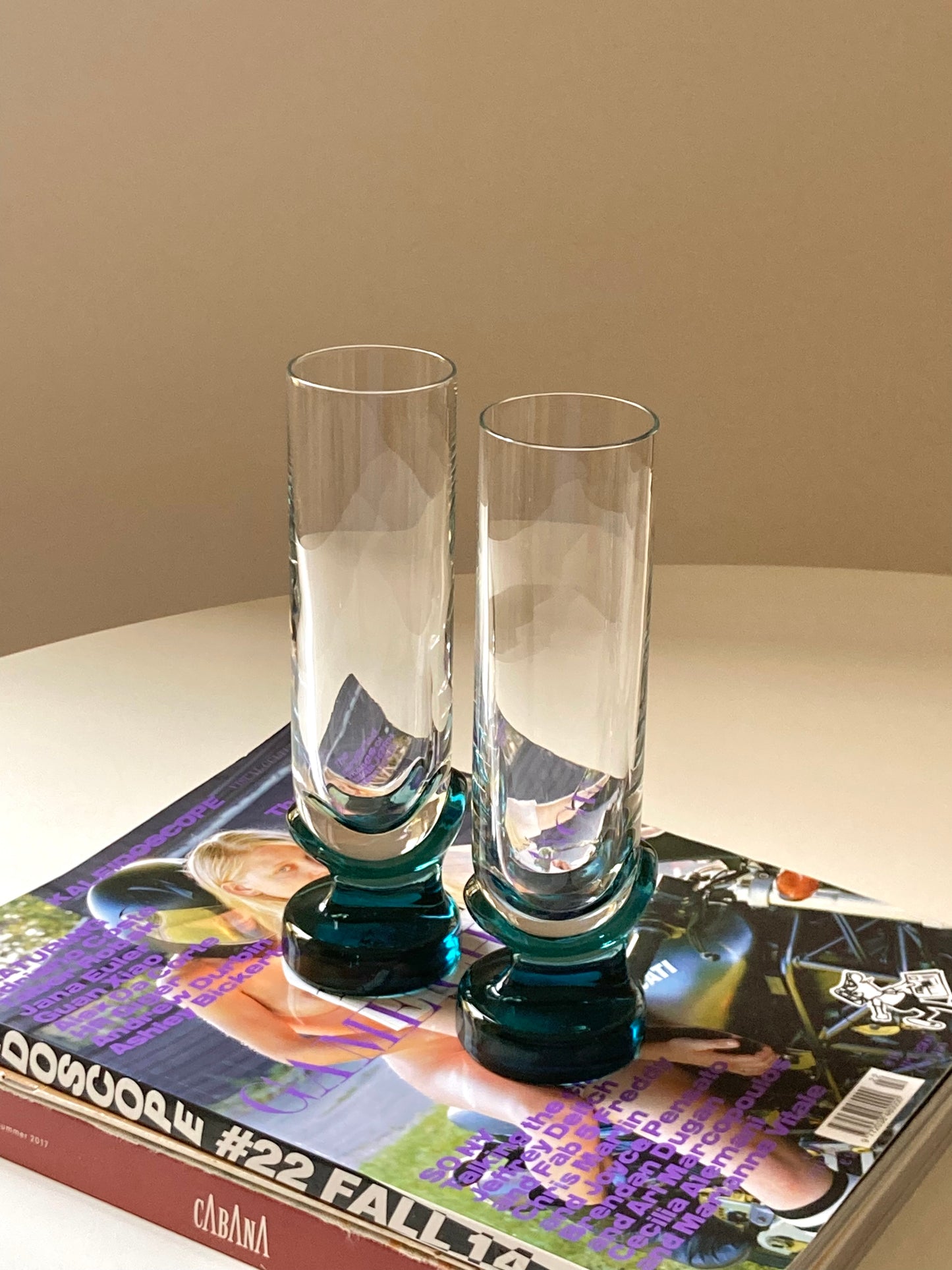 Set of 6 tall glasses with petrol blue base