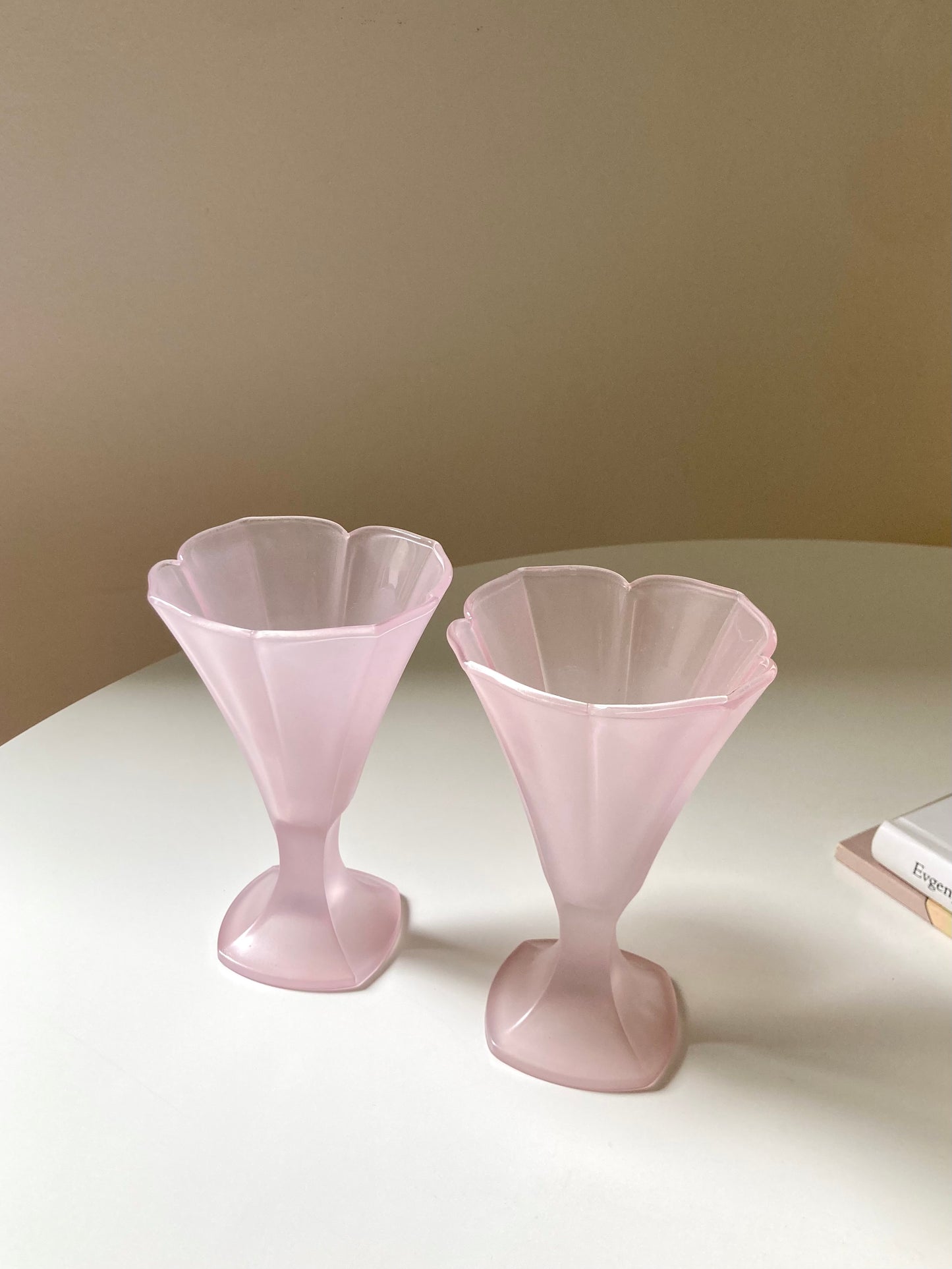 Set of 4 pink dessert cups