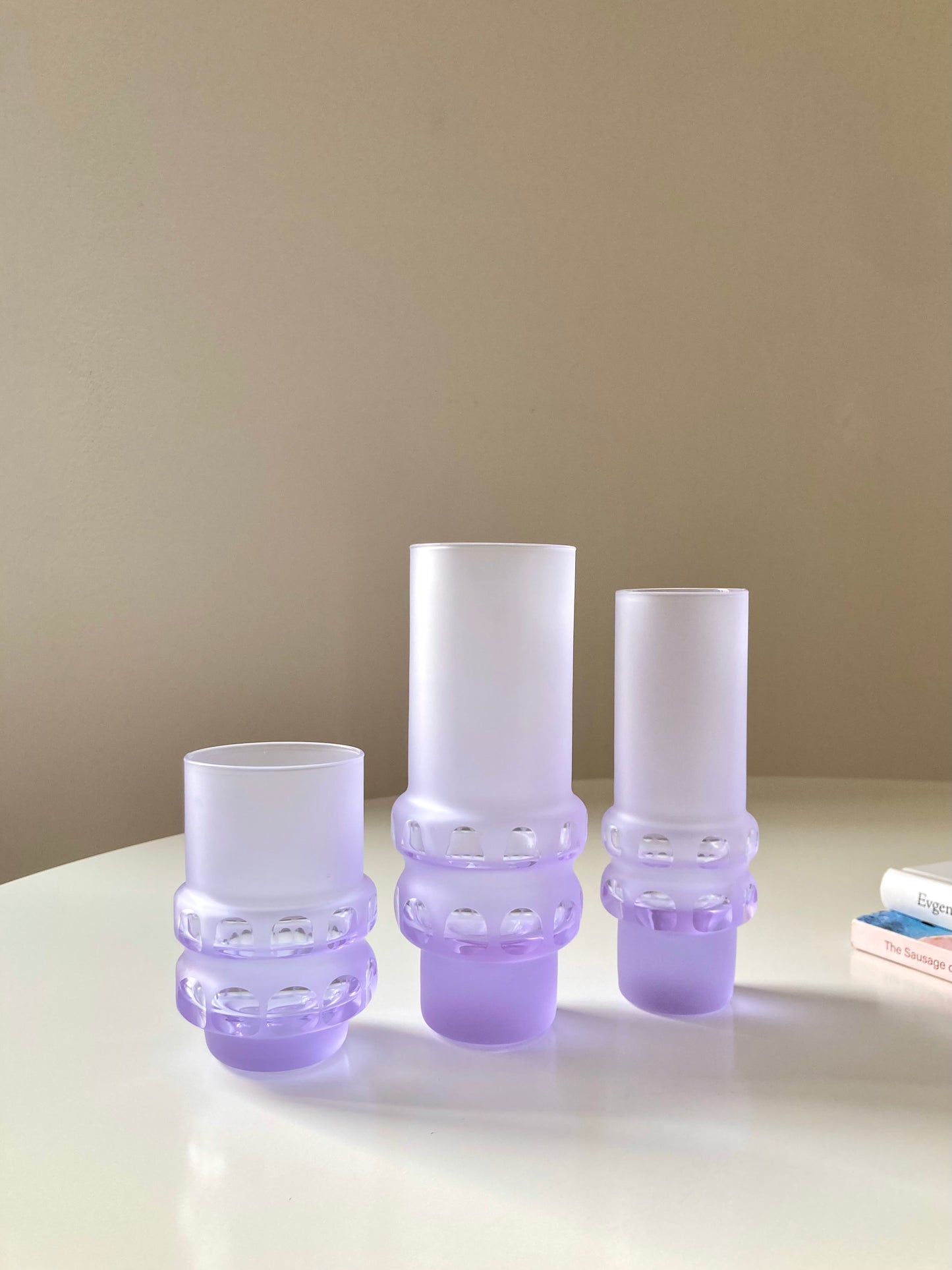 Set bicchieri e brocca in vetro lilla satinato