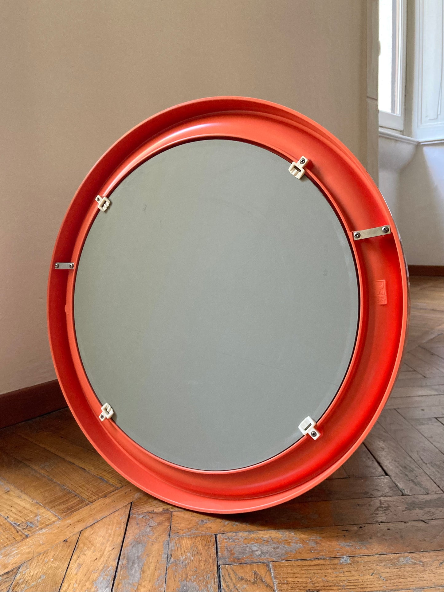 Carrara and Matta mirror 'America' model 