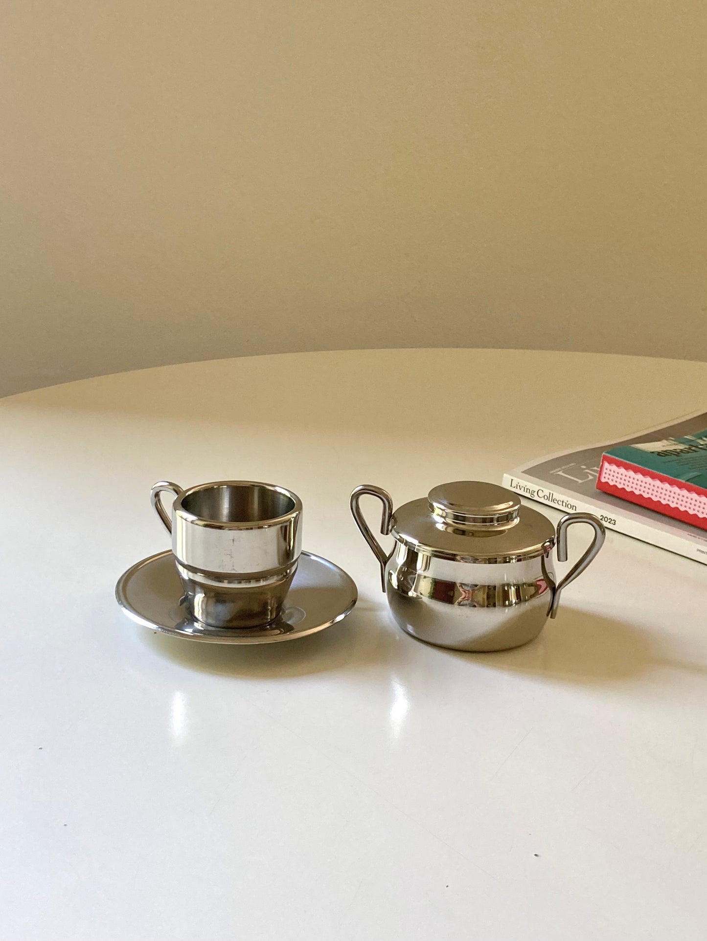 Set of 4 steel cups and sugar bowl