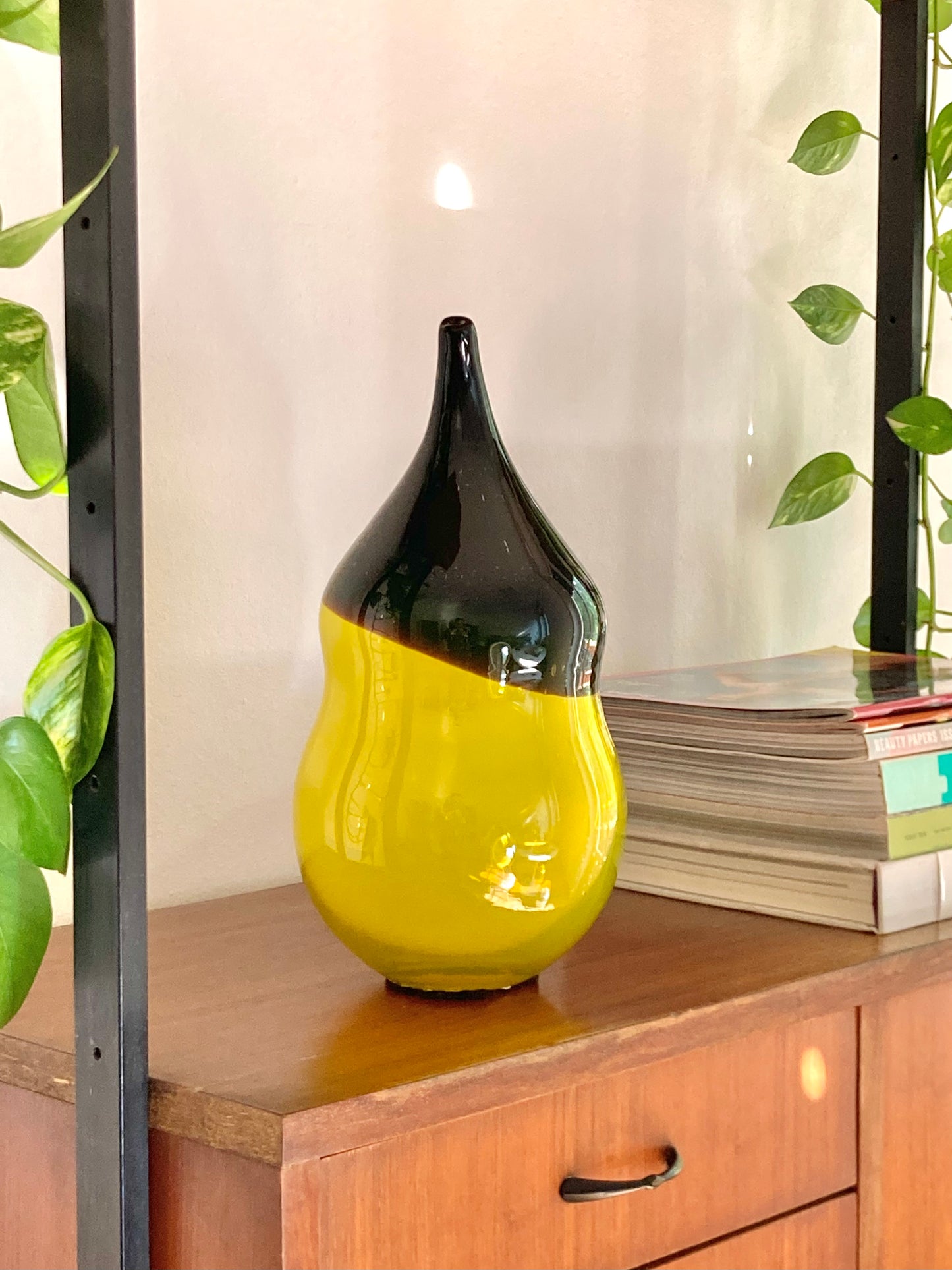 Grande vaso decorativo in vetro giallo e marrone