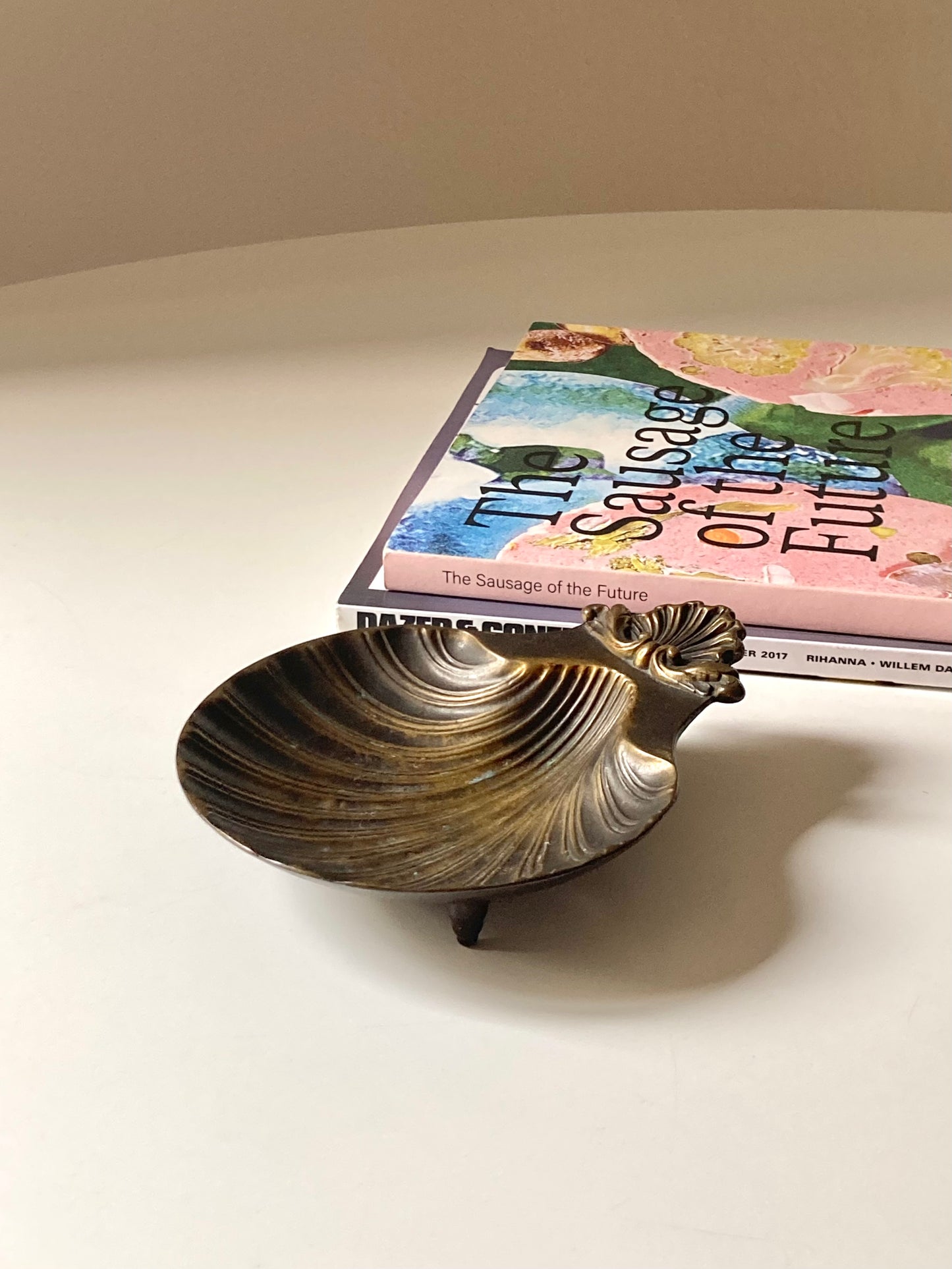 Vintage shell-shaped ashtray