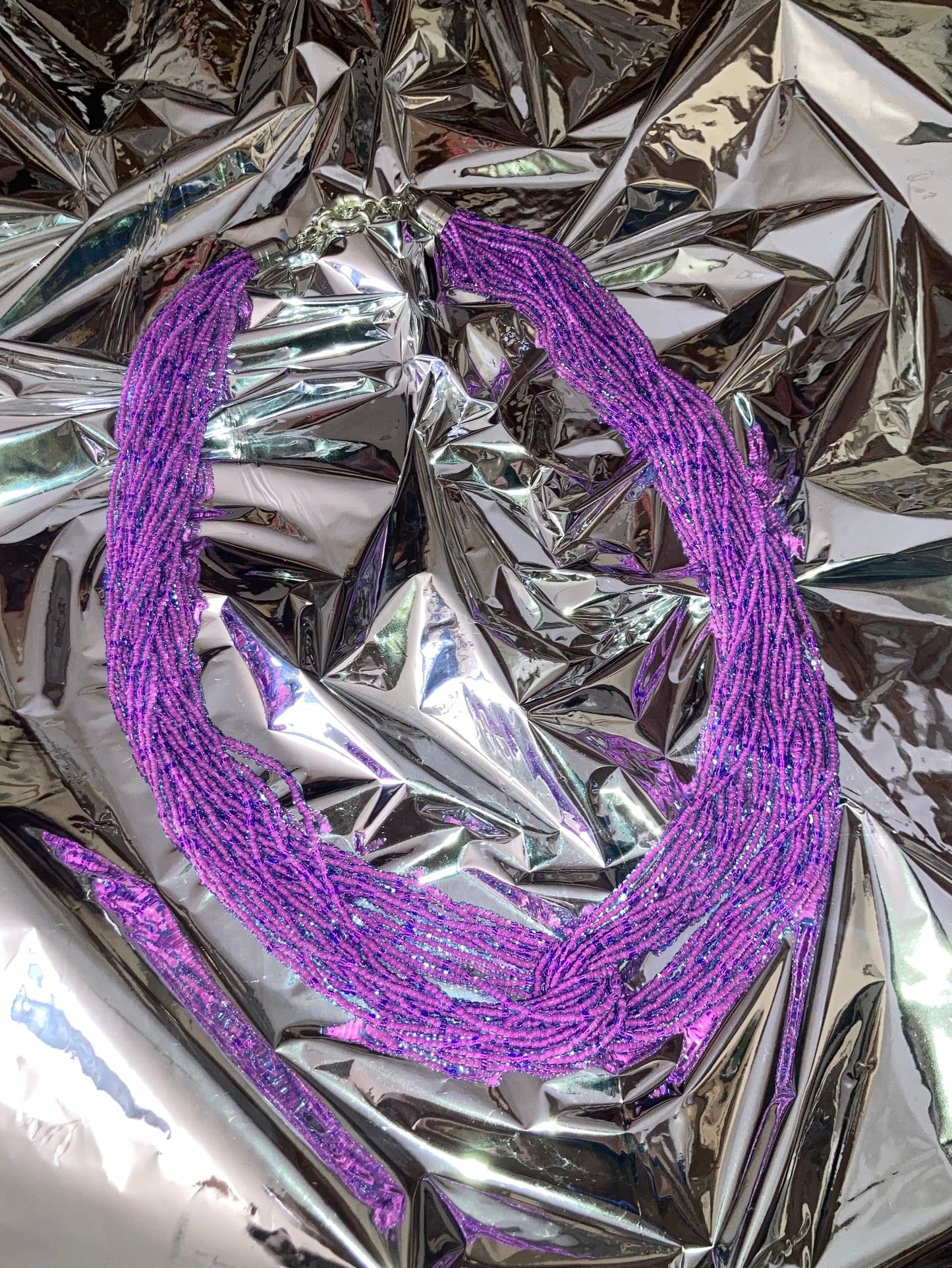 Collana di perline viola in vetro