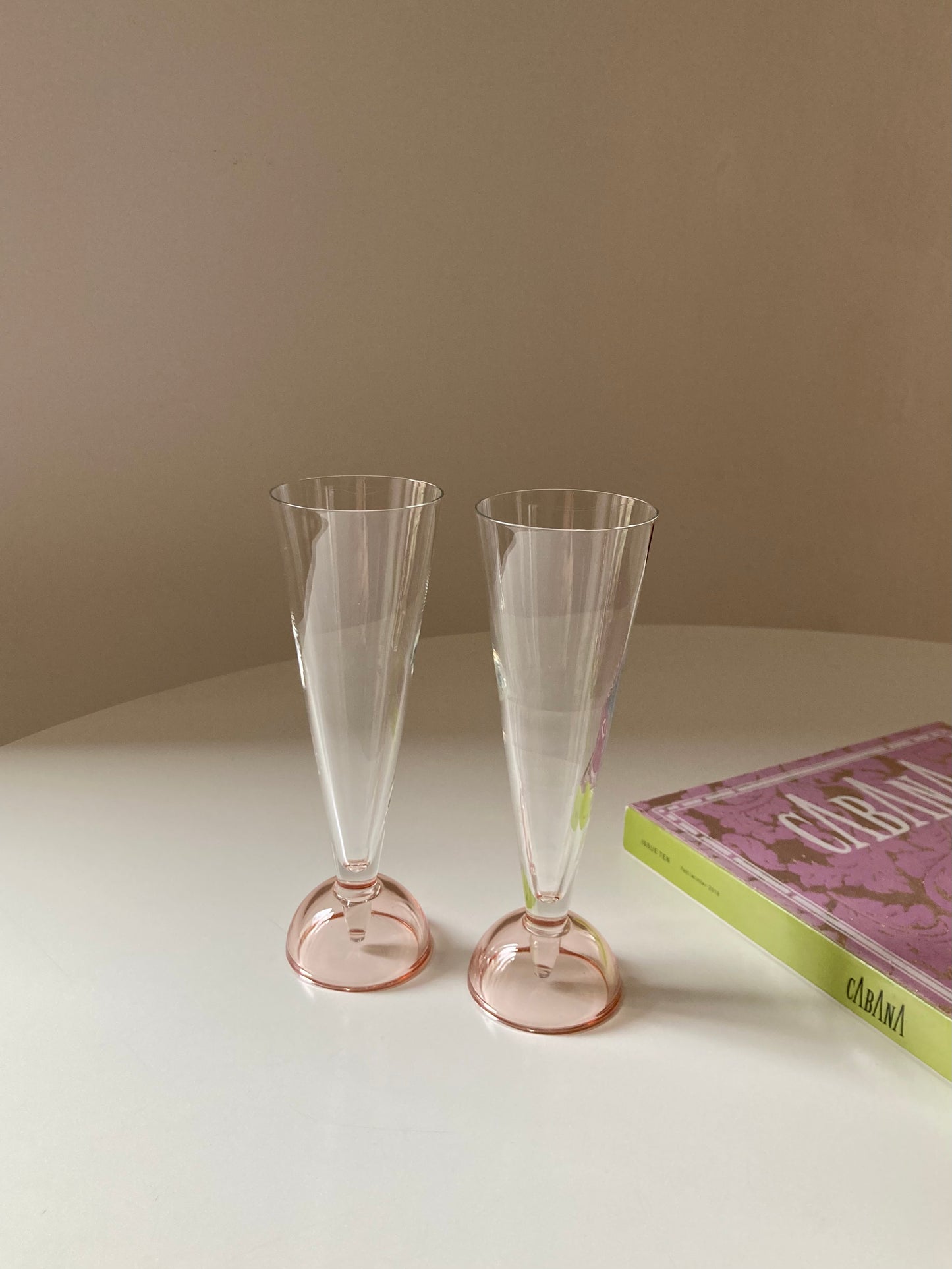 Set of 4 flutes with pink base