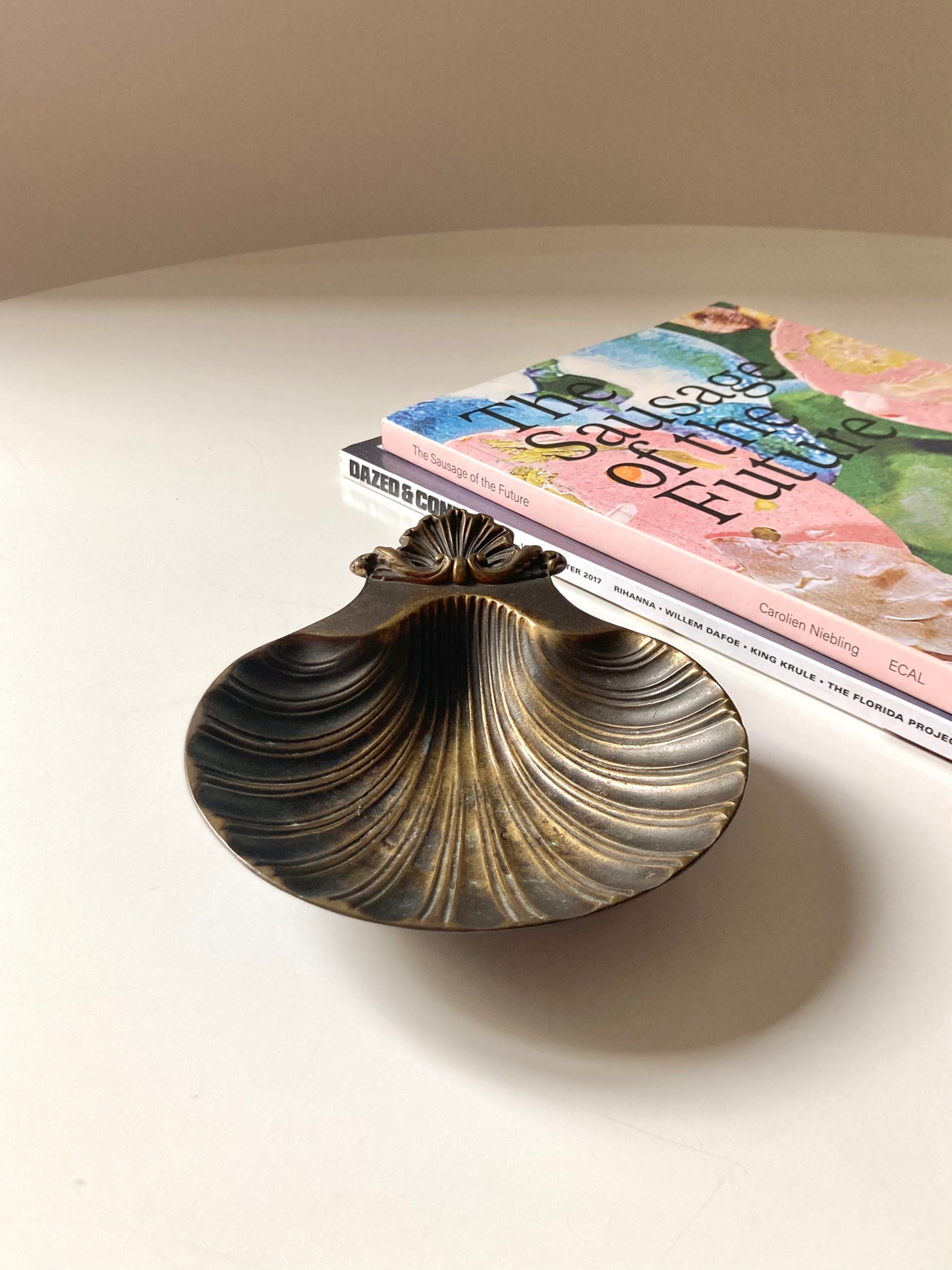 Vintage shell-shaped ashtray