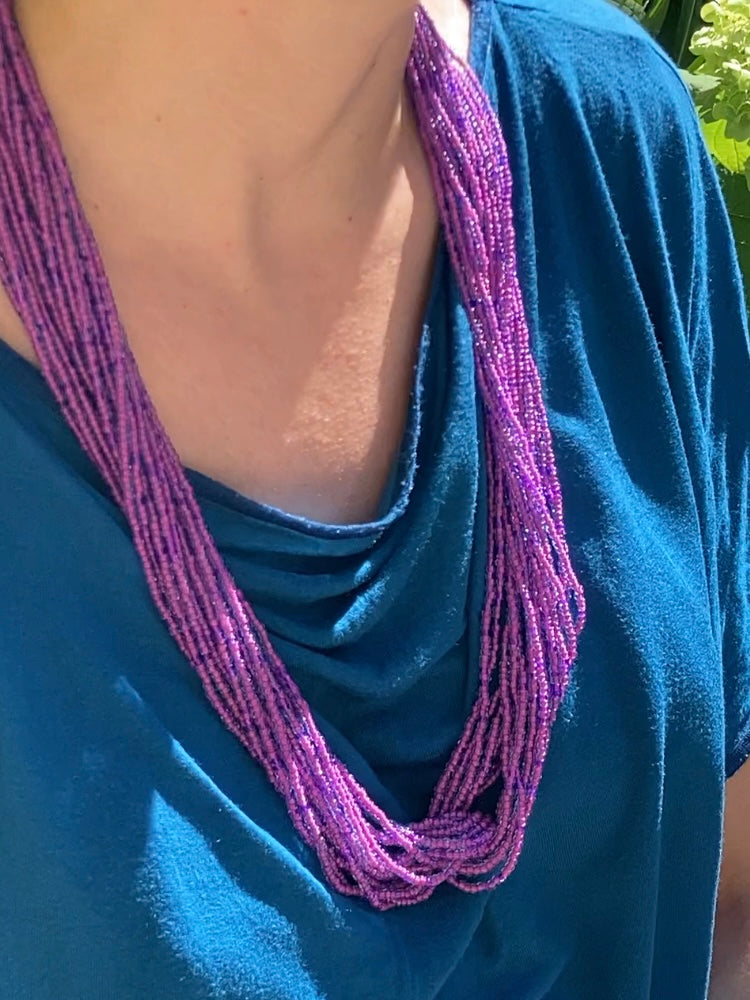 Collana di perline viola in vetro