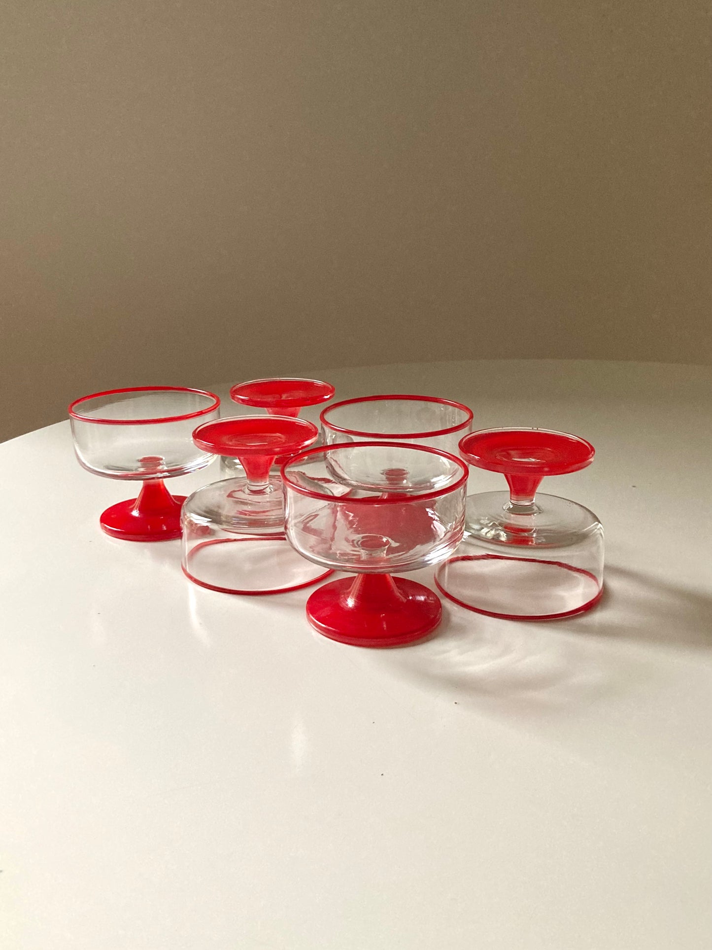 Set of 6 dessert cups with red rim