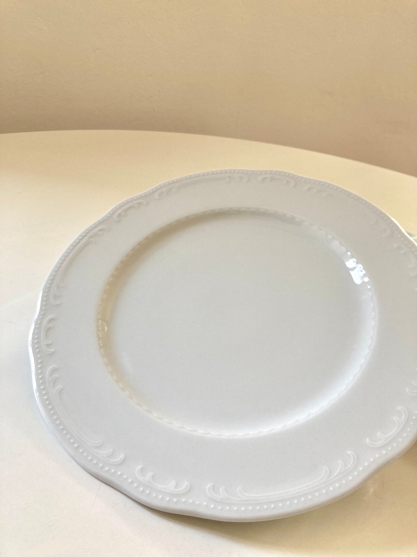 Service of porcelain dinner plates