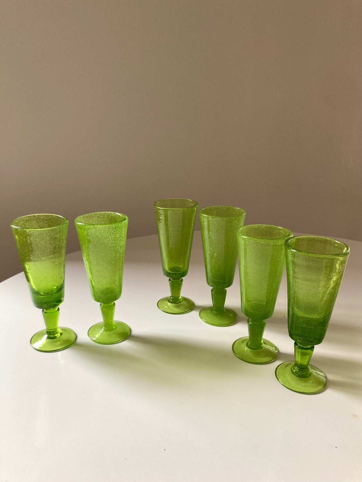 Set of 6 green handmade glass flutes