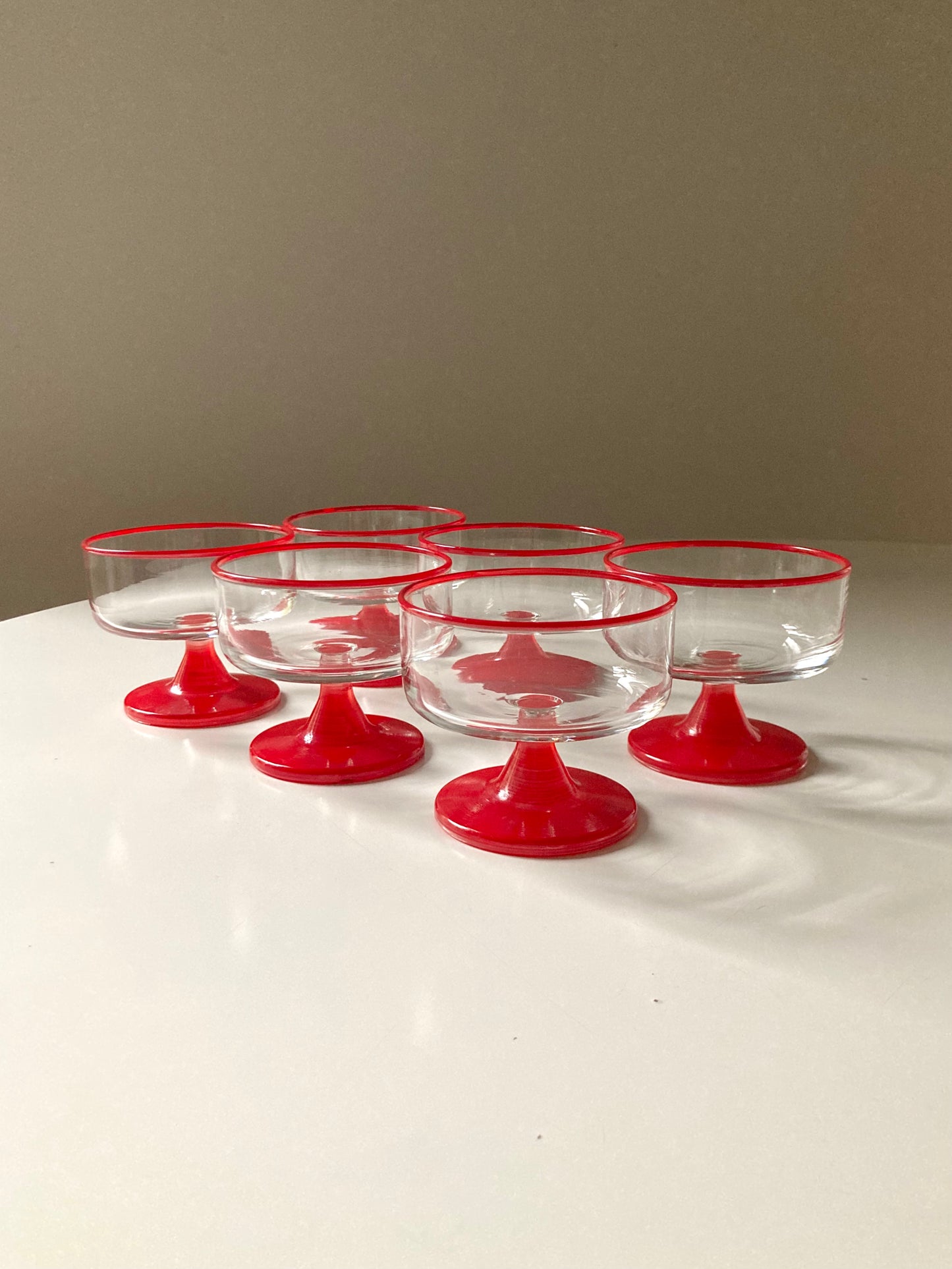 Set of 6 dessert cups with red rim