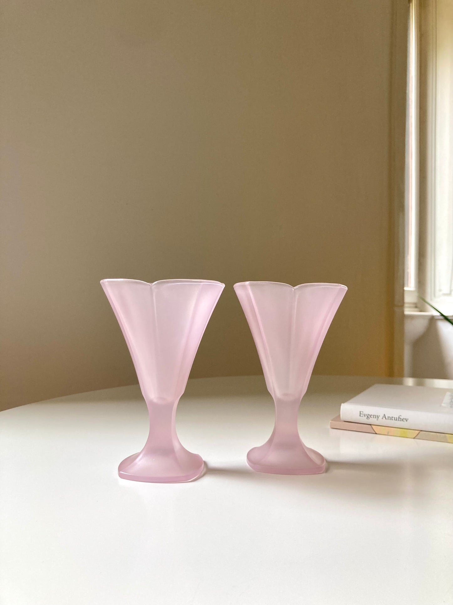 Set of 4 pink dessert cups