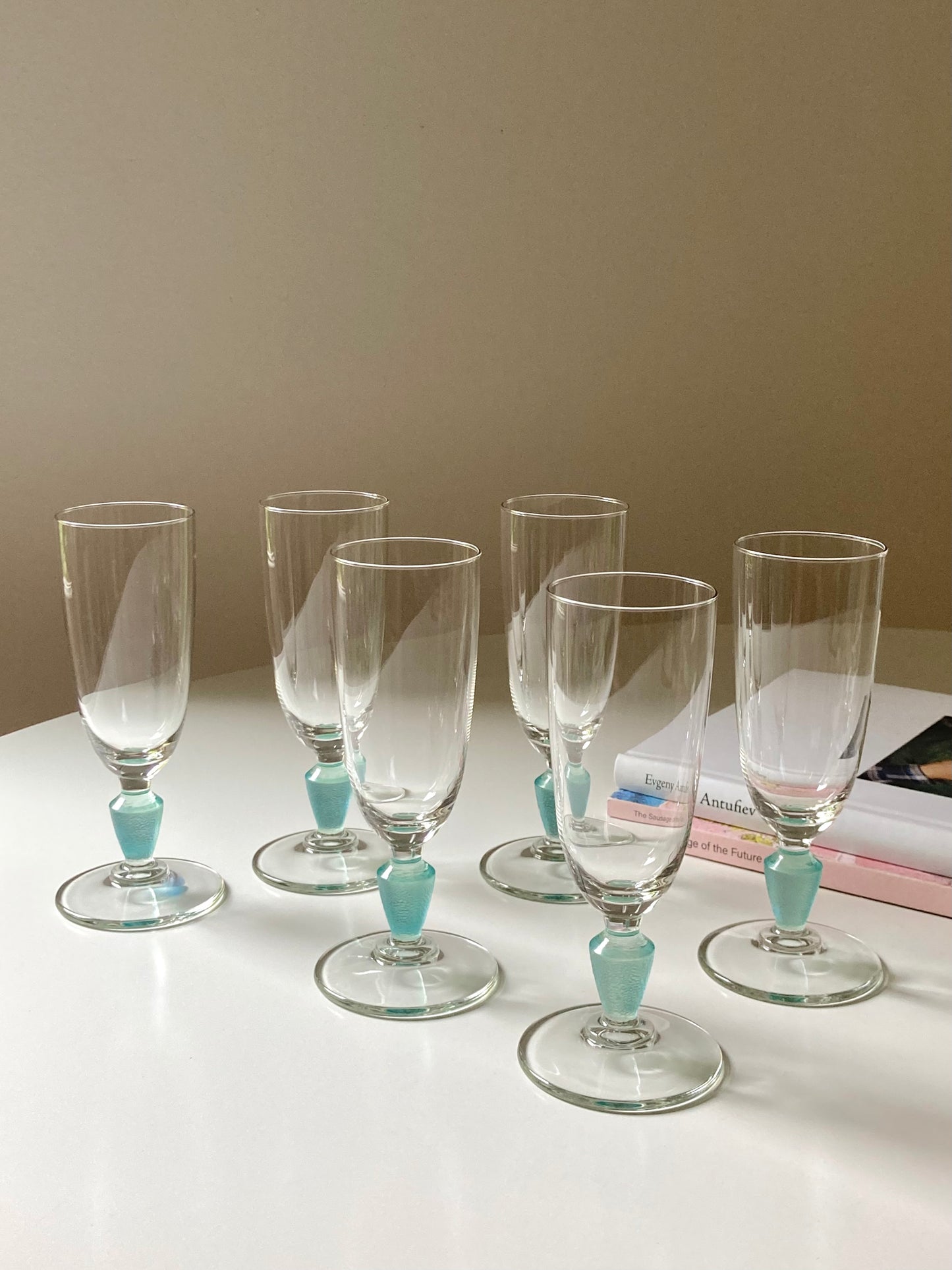 Set of 6 flutes with blue stem