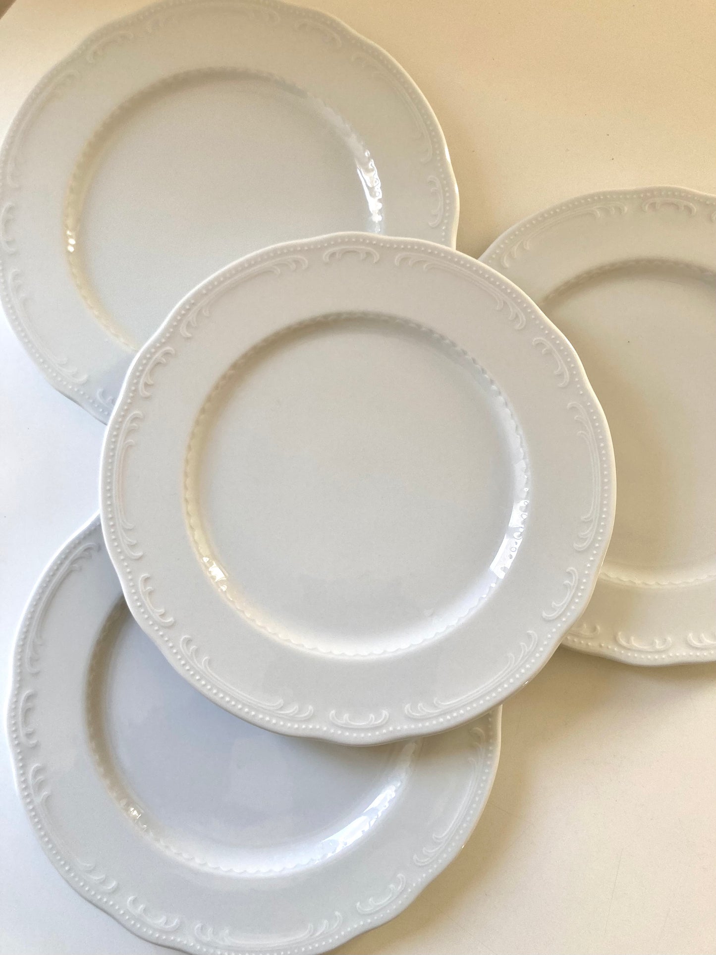 Service of porcelain dinner plates