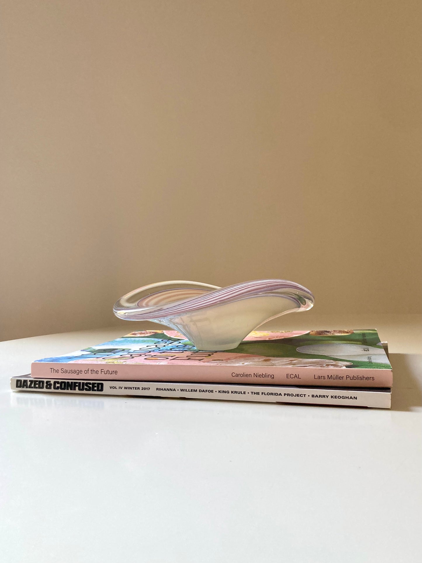 Sommerso glass bowl with pink spiral