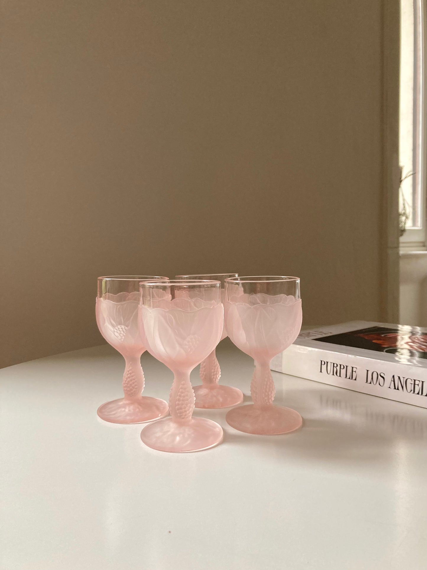 Set of 4 pink glasses with floral motif