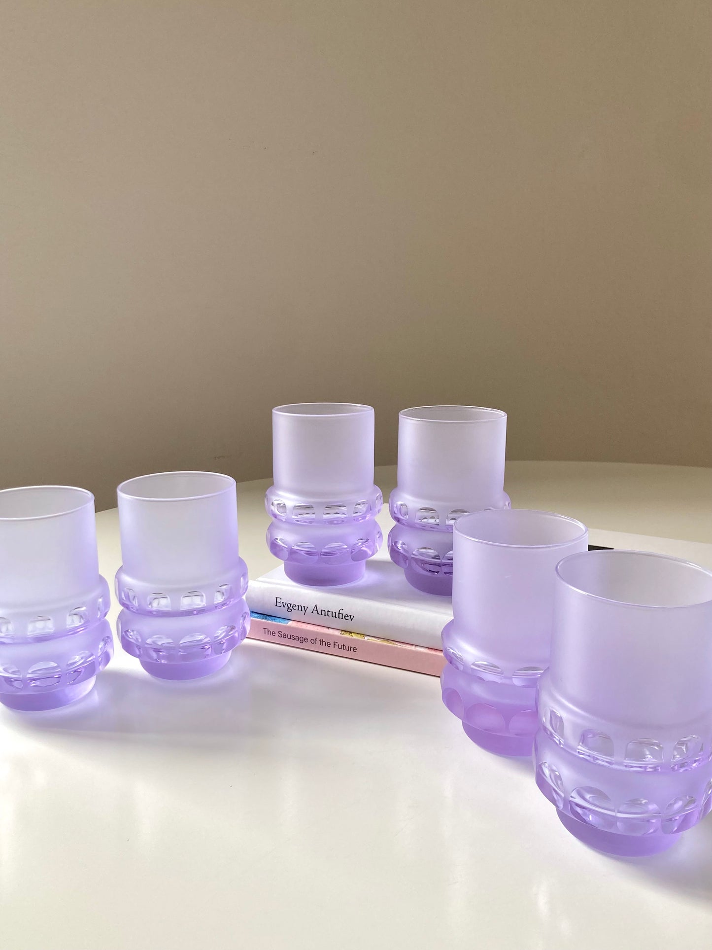 Set bicchieri e brocca in vetro lilla satinato