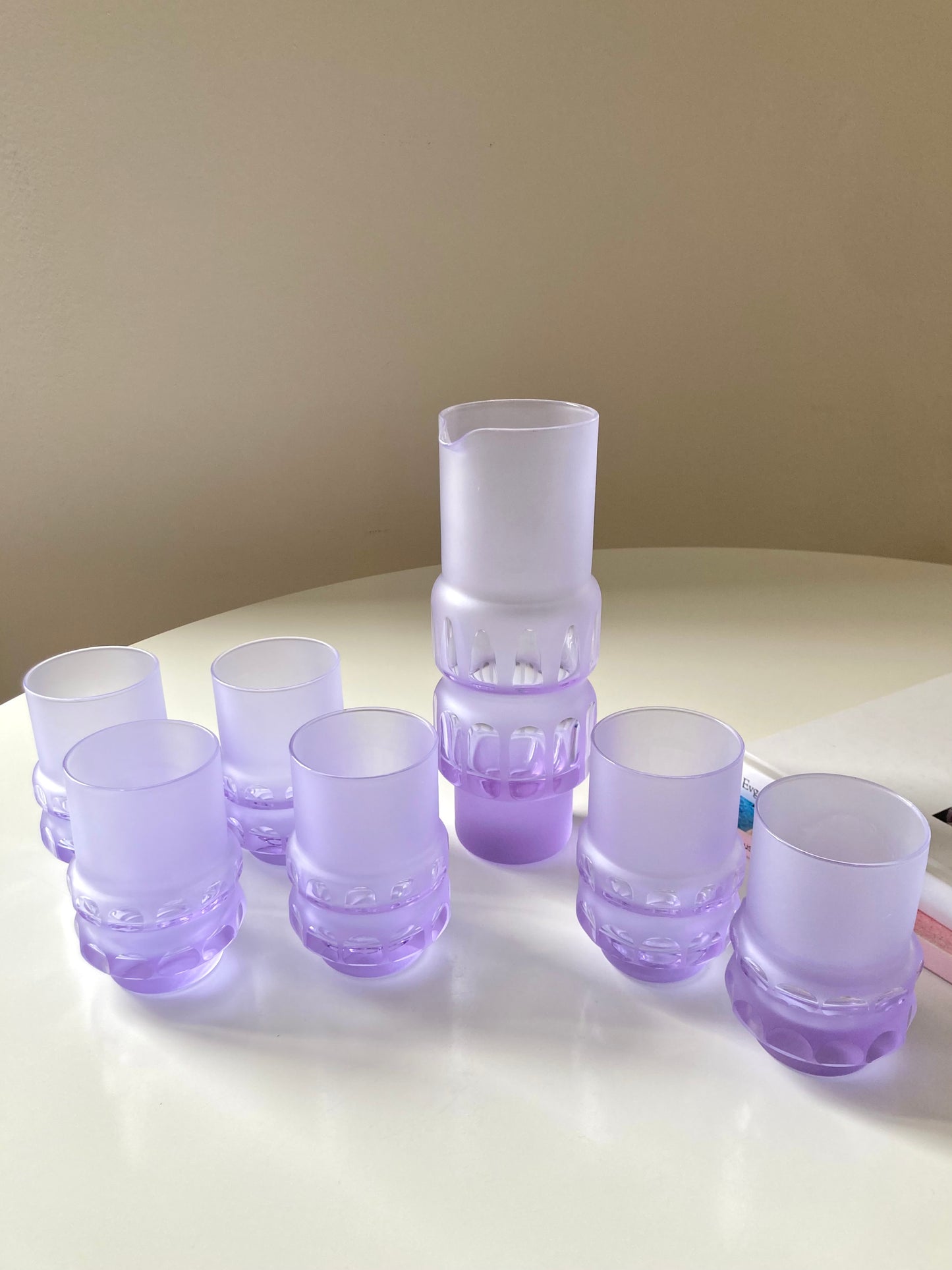 Set bicchieri e brocca in vetro lilla satinato