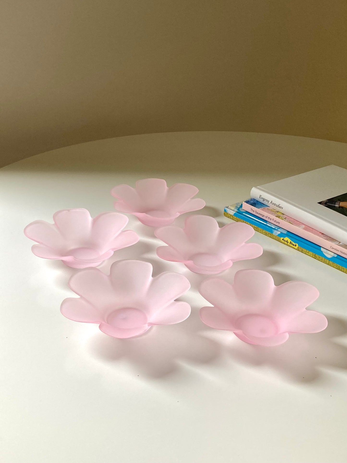 Pink glass flower-shaped bowls