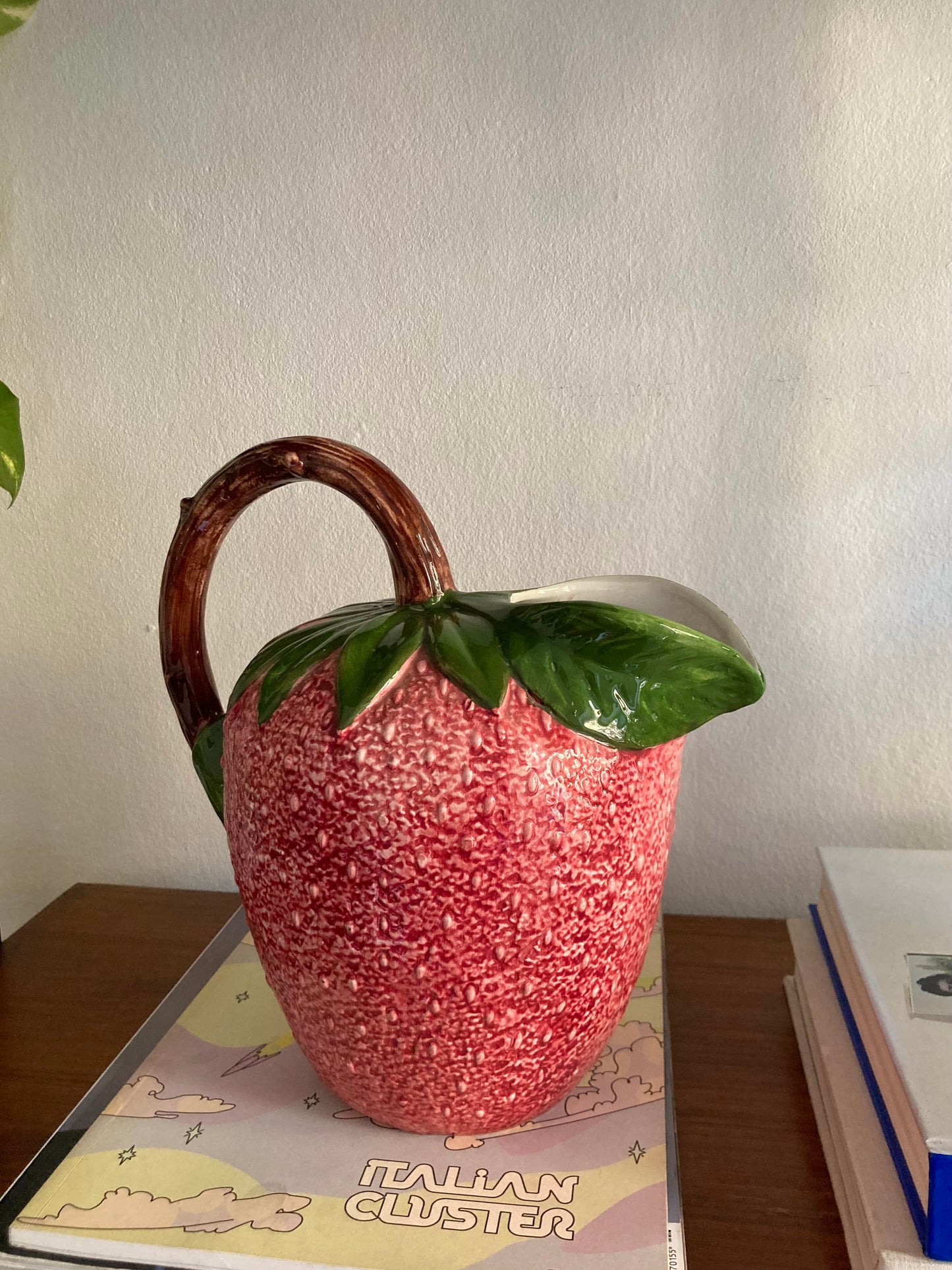 Strawberry jug in Bassano ceramic