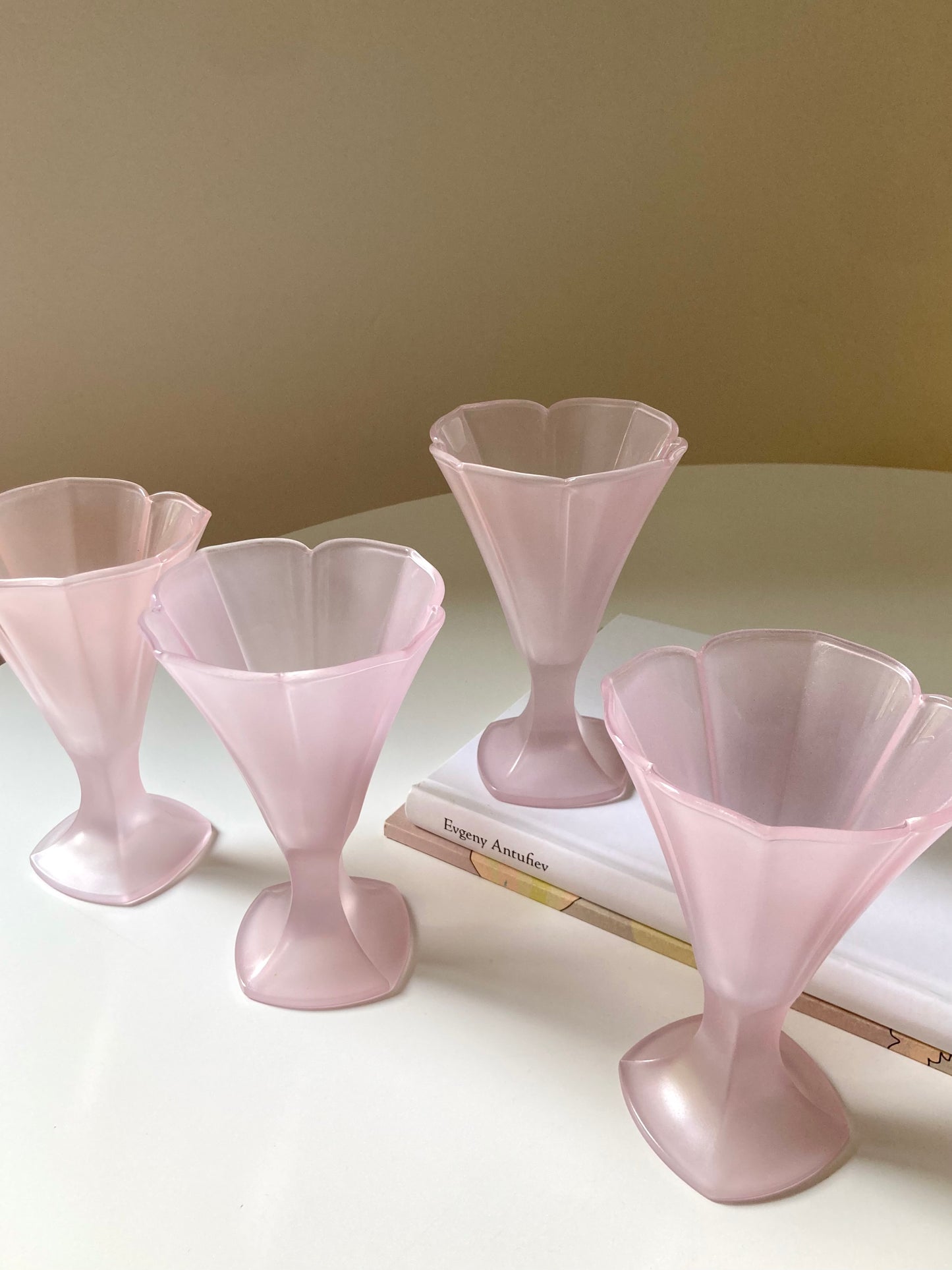 Set of 4 pink dessert cups