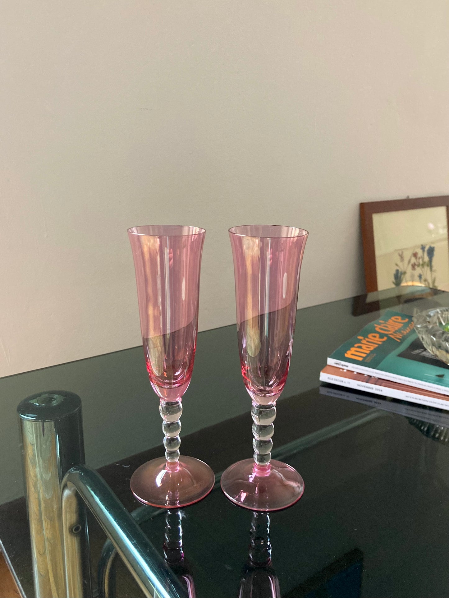 Set di flute rosa con stelo a bolle