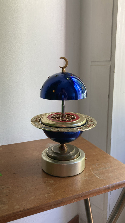 Portasigarette vintage a forma di pianeta
