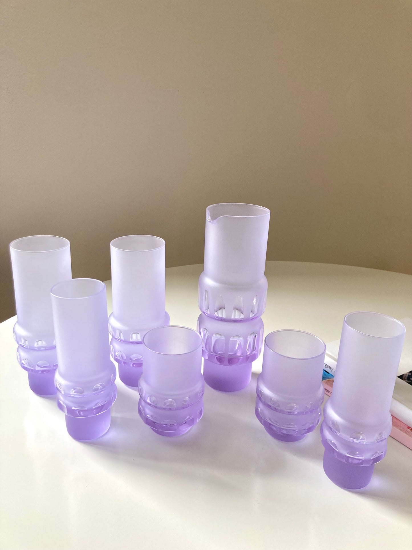 Set bicchieri e brocca in vetro lilla satinato