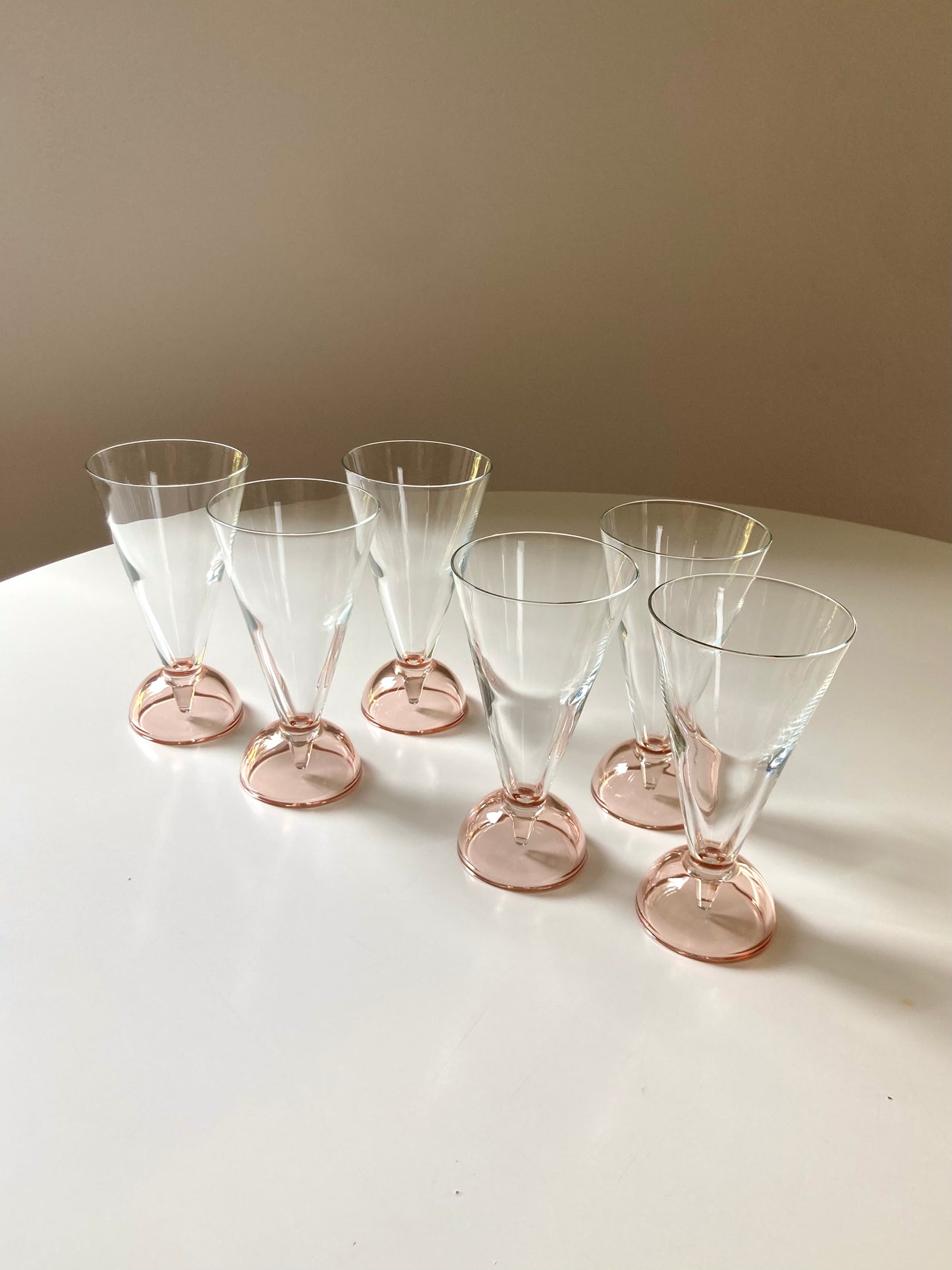 Set of 6 glasses with pink base