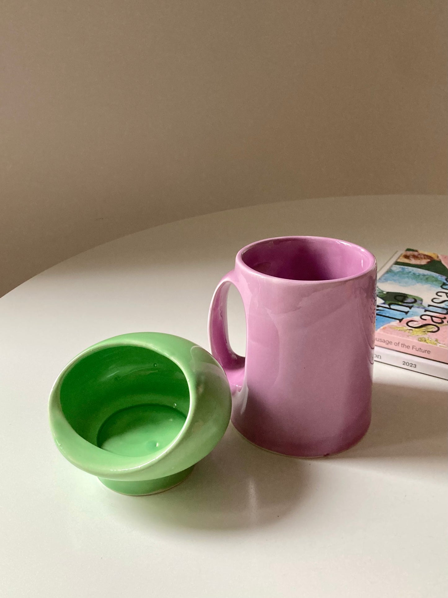 Vaso con manico lilla