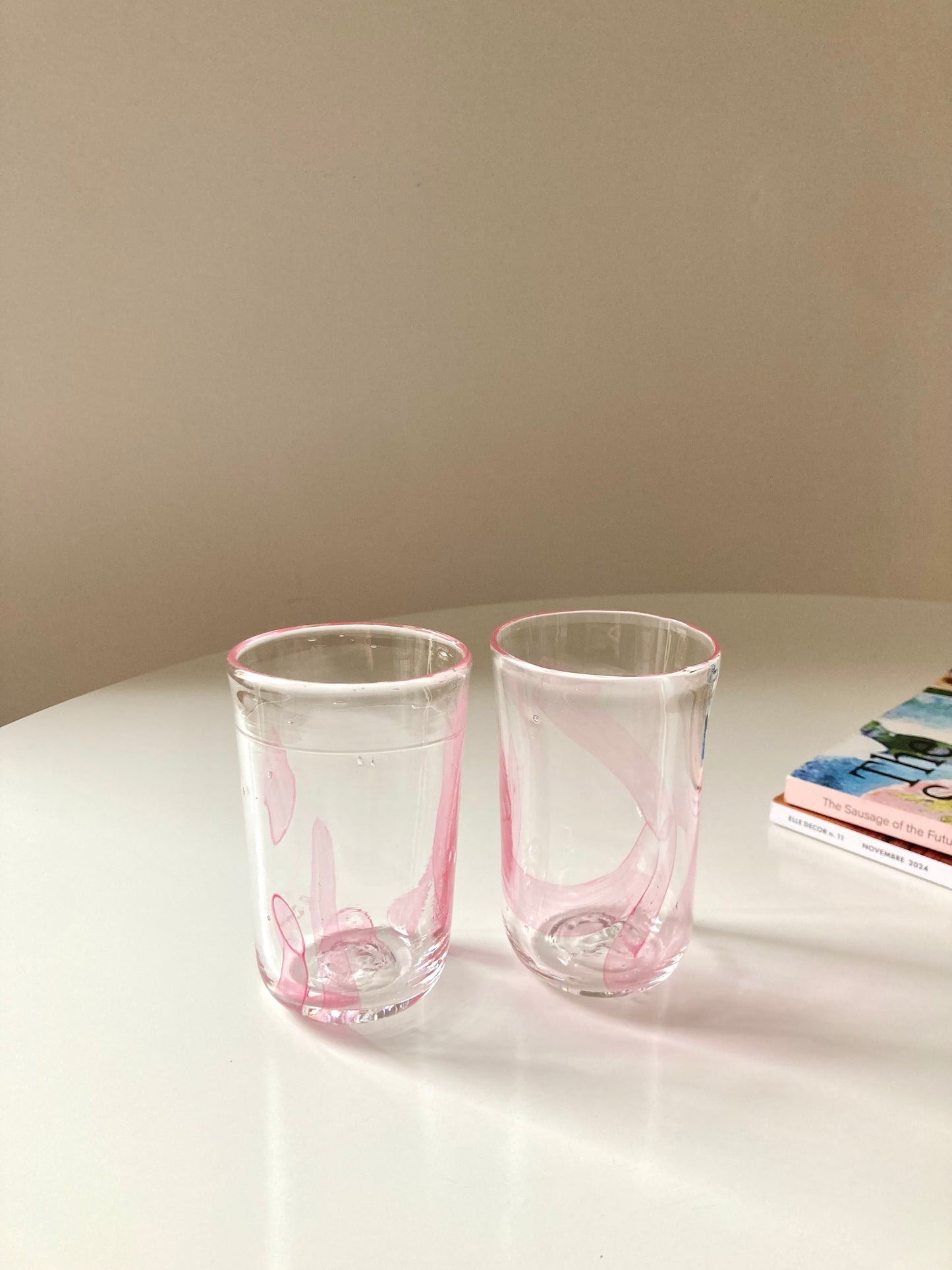 Set di goti veneziani con linee rosa trasparenti