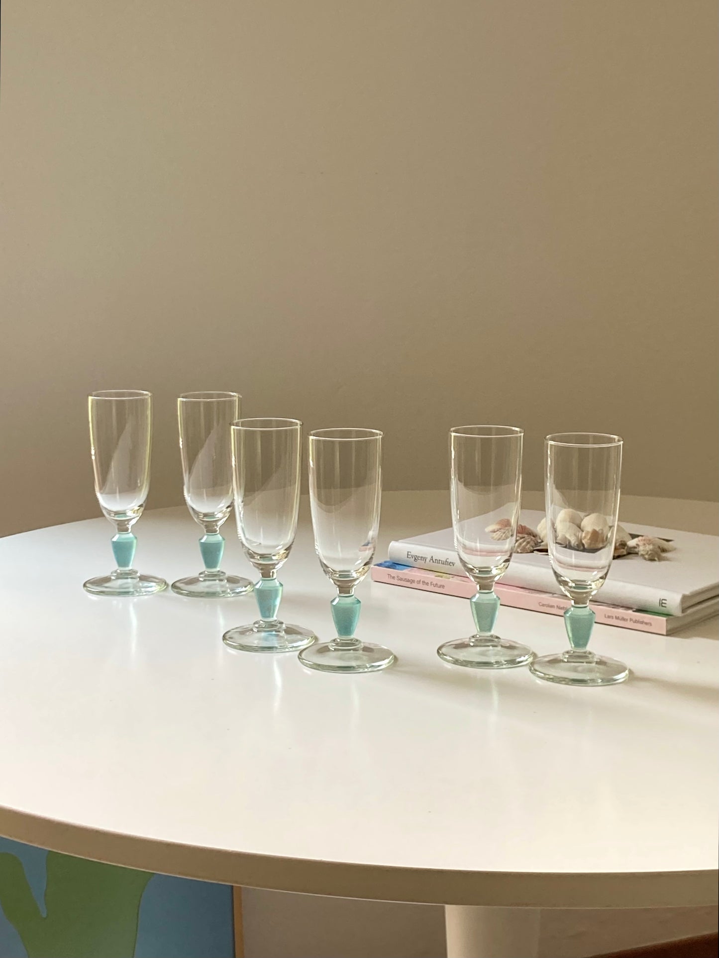 Set of 6 flutes with blue stem