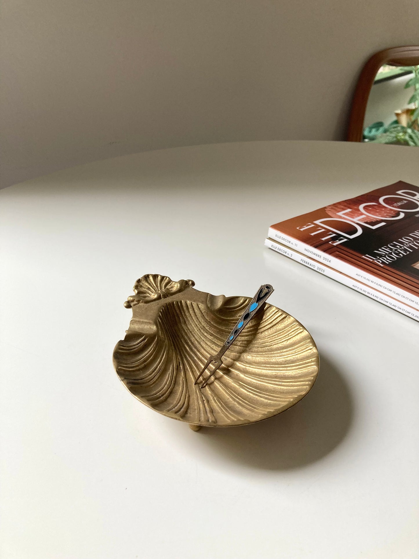 Posacenere a conchiglia in ottone