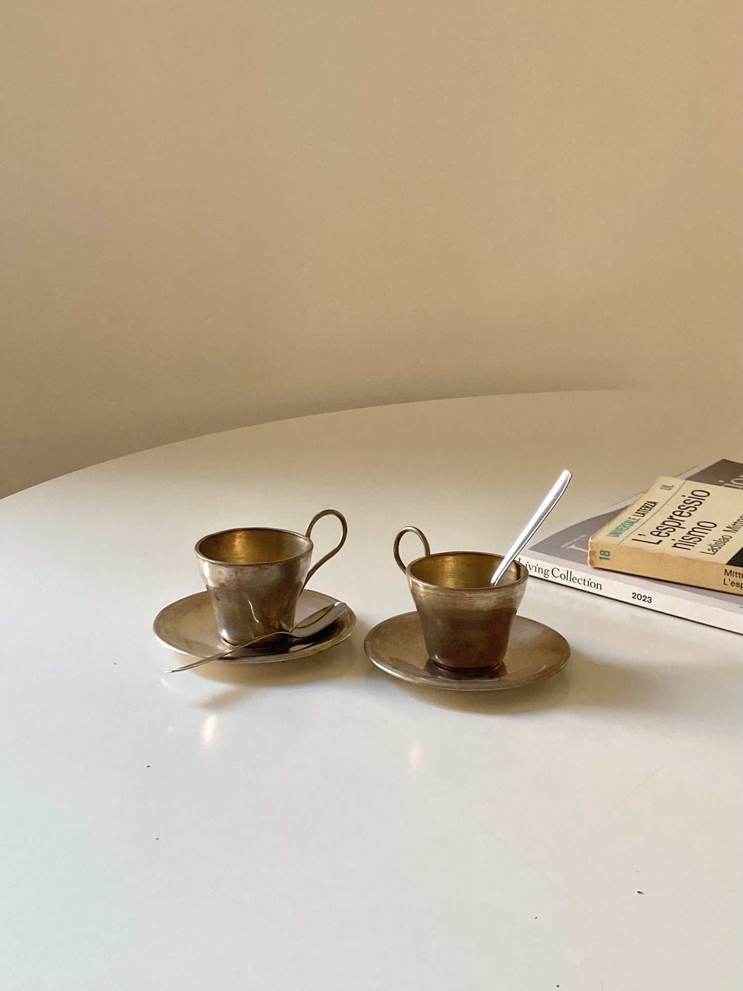 Set of 6 metal cups with spoons