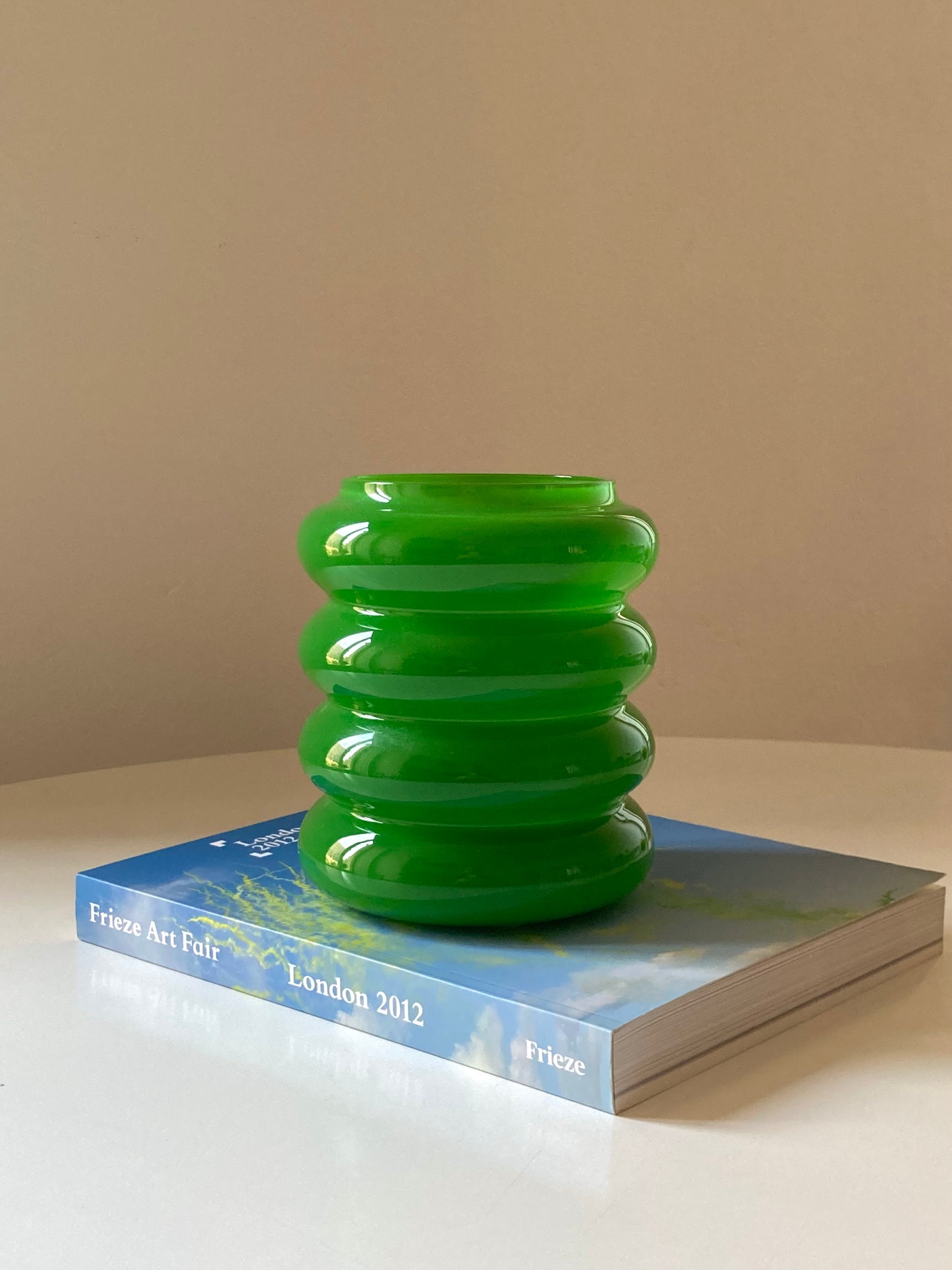 Solstrale green vase by Anne Nilsson