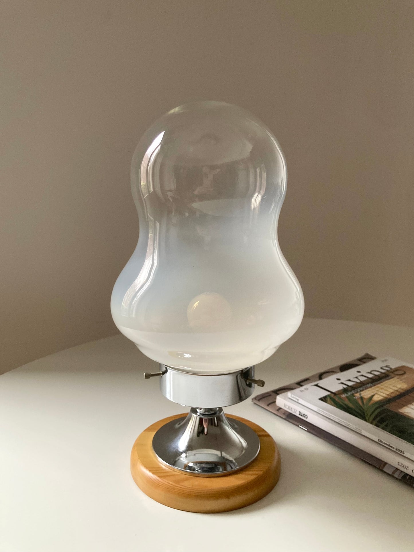 Grande lampada vintage in vetro soffiato